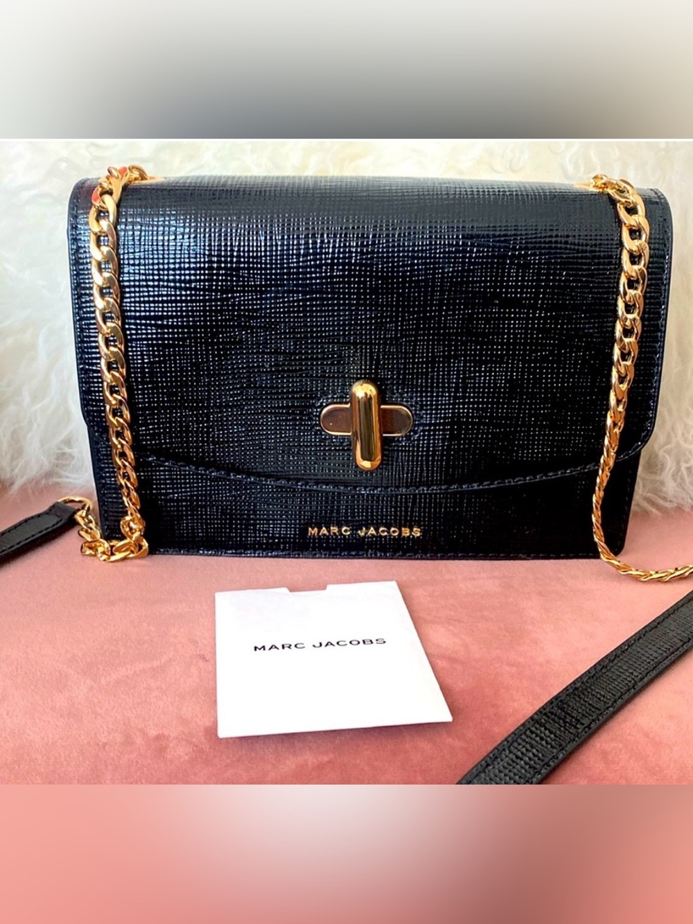 MARC JACOBS Turnlock Crossbody Bag Like New Condition!